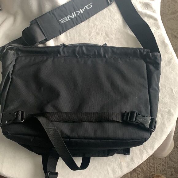 DA Kine Messanger Bag - Picture 3 of 5